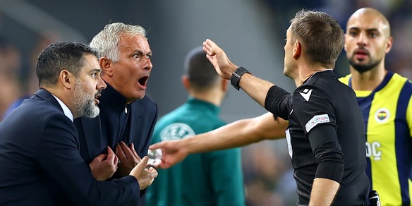 Clamoroso, Mourinho furioso dopo l'espulsione: "Non farò più coppe Uefa"