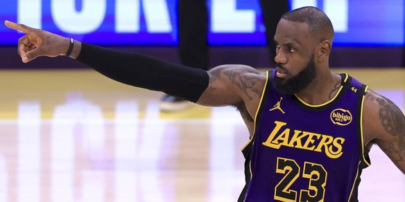 Nba, LeBron James eterno: tripla doppia numero 113 in carriera e tris dei Lakers
