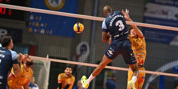 Aversa supera Acicastello al tie break