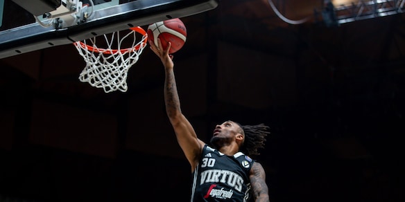 Basket, la Virtus Bologna piega Tortona e aggancia Trento in vetta