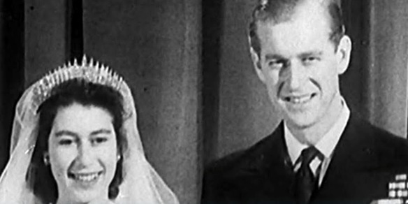 Una fetta della torta nuziale della Regina Elisabetta è stata trovata sotto un letto e venduta