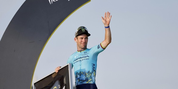 Ciclismo, Cavendish vince e chiude la carriera: trionfo al Criterium Singapore