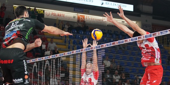 Civitanova che colpo ! 3-0 alla capolista Piacenza
