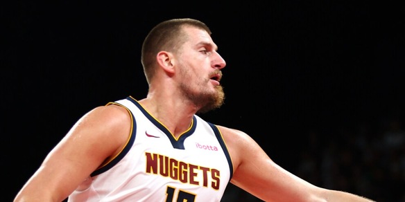 Nba, super Jokic trascina i Nuggets. Ok i Lakers
