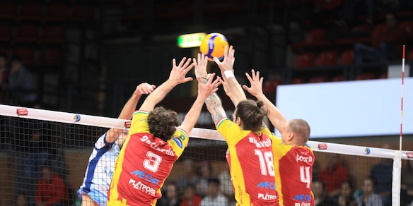 Il friday night Reggio Emilia-Cantù apre la 9a giornata