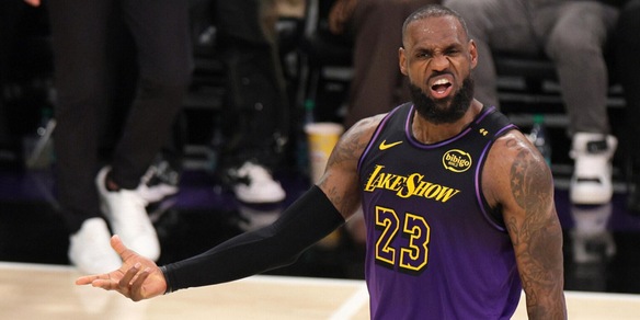 Nba: Lakers 'traditi' da LeBron e Davis, ne approfittano i Magic
