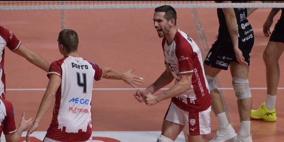 Reggio Emilia domina contro Cantù nell'anticipo della 9a