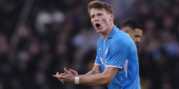 Napoli, continua la corsa: McTominay stende il Toro e fa volare Conte