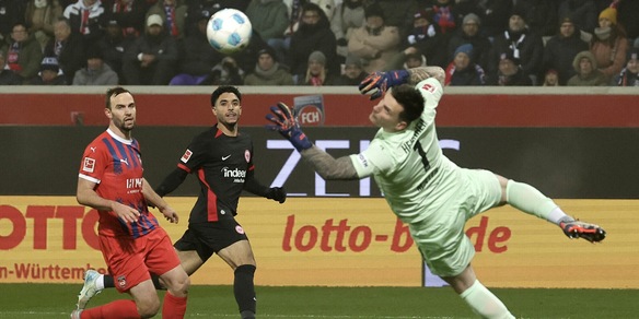 Bundesliga, l'Eintracht Francoforte cala il poker e accorcia sul Bayern