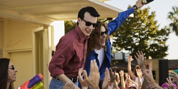 Rinnovata ufficialmente la serie Sky Original di Sydney Sibilia sulla leggendaria storia degli 883