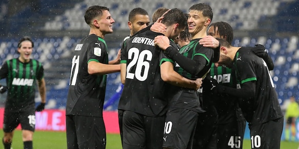 Serie B, vince ancora il Sassuolo: manita alla Samp. Ok il Catanzaro, Spezia show