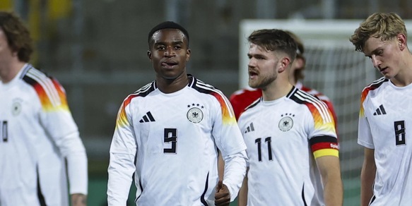 Moukoko, il padre apre il caso: "Non è mio figlio ed è 4 anni più vecchio"