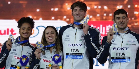 Mondiali nuoto, trionfo Italia: medaglia d'oro per la 4x50 sl mista