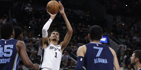 Nba, Wembanyama guida la rimonta di San Antonio, Lakers dominati