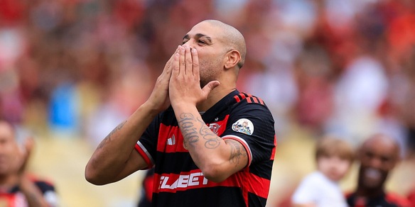Adriano, l'addio al calcio: spettacolo e lacrime al Maracanã, rivivi la diretta