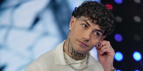 Clamoroso Tony Effe, mossa a sorpresa che spiazza tutti: dove suonerà il concerto di capodanno