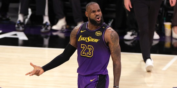 Nba, LeBron da record assoluto. Chicago affonda Boston