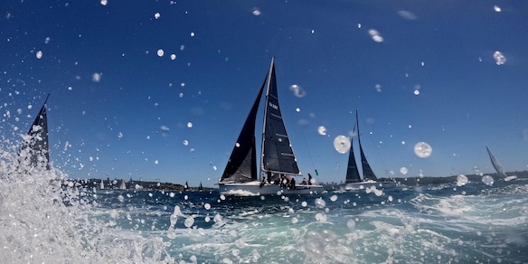 Tragedia in Australia, morti due velisti. Ma la gara non si ferma