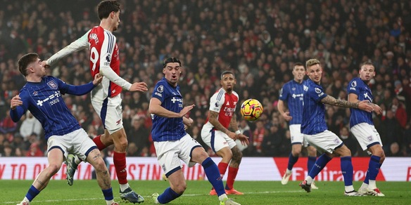 Premier League, l'Arsenal batte l'Ipswich, solo un pari tra Brighton e Brentford