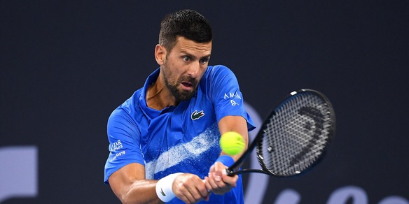 Djokovic dà spettacolo a Brisbane: dominato Hijikata, ora c'è Monfils