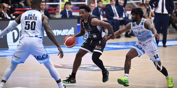 Basket, Napoli batte Tortona e torna a sperare nella salvezza