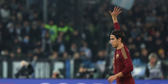 Dybala e il gesto verso la curva Nord dopo il derby vinto dalla Roma