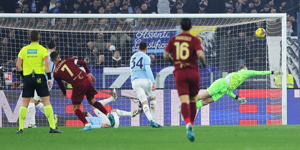 La Roma di Ranieri si regala una notte magica: Pellegrini e Saelemaekers decidono il derby. Rivivi la diretta