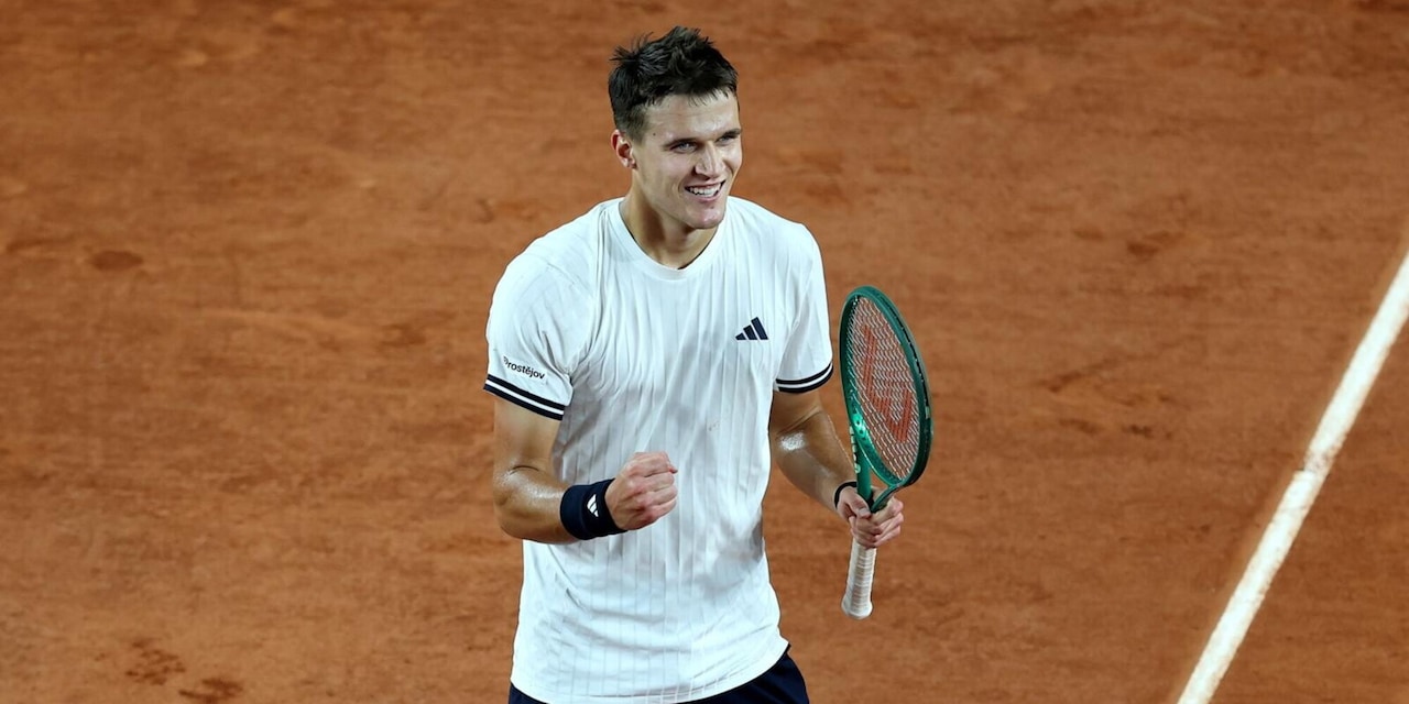 Roland Garros, strepitoso Mensik: batte Fonseca in tre set e vola in semifinale