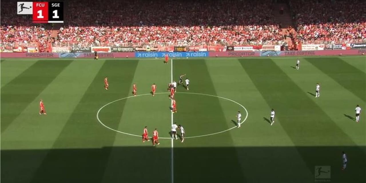 Come si può battere così da centrocampo e prendere subito un altro gol? Che pasticcio dell’Union Berlino! VIDEO