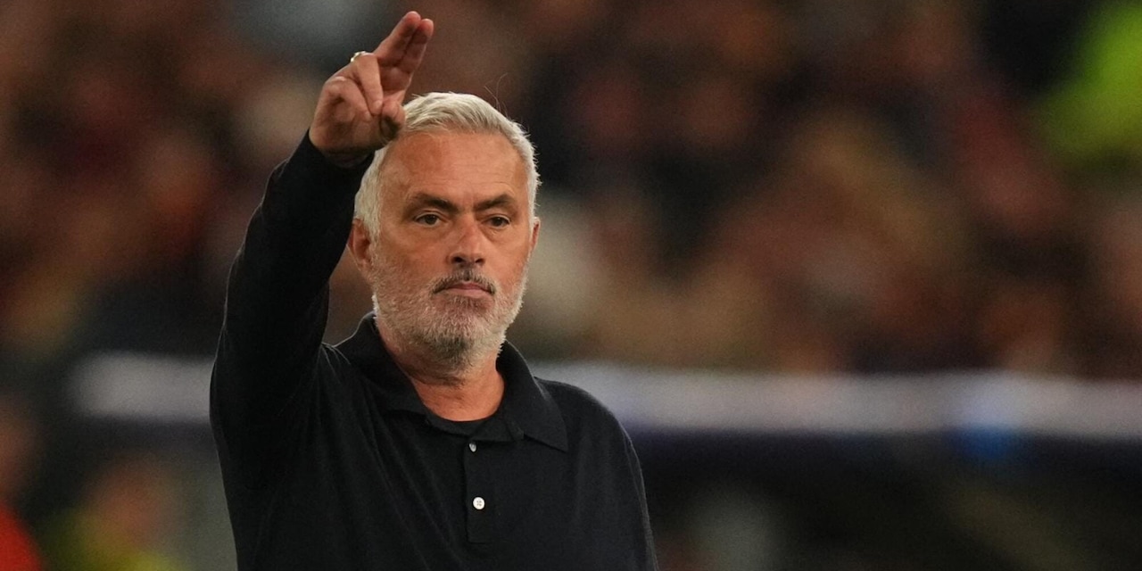 Mourinho ringrazia i tifosi della Roma: "Eterna gratitudine"