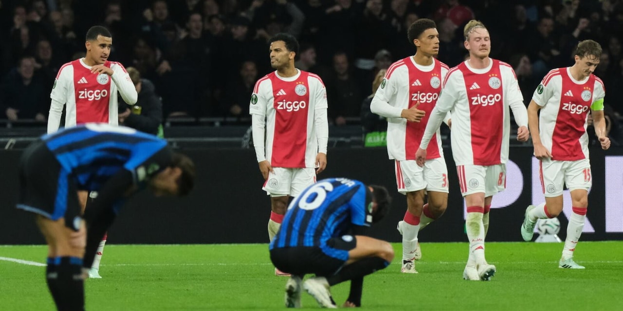 Atalanta piegata nel finale ad Amsterdam: l'Ajax vince 2-0, primo ko in Conference League per Sarri