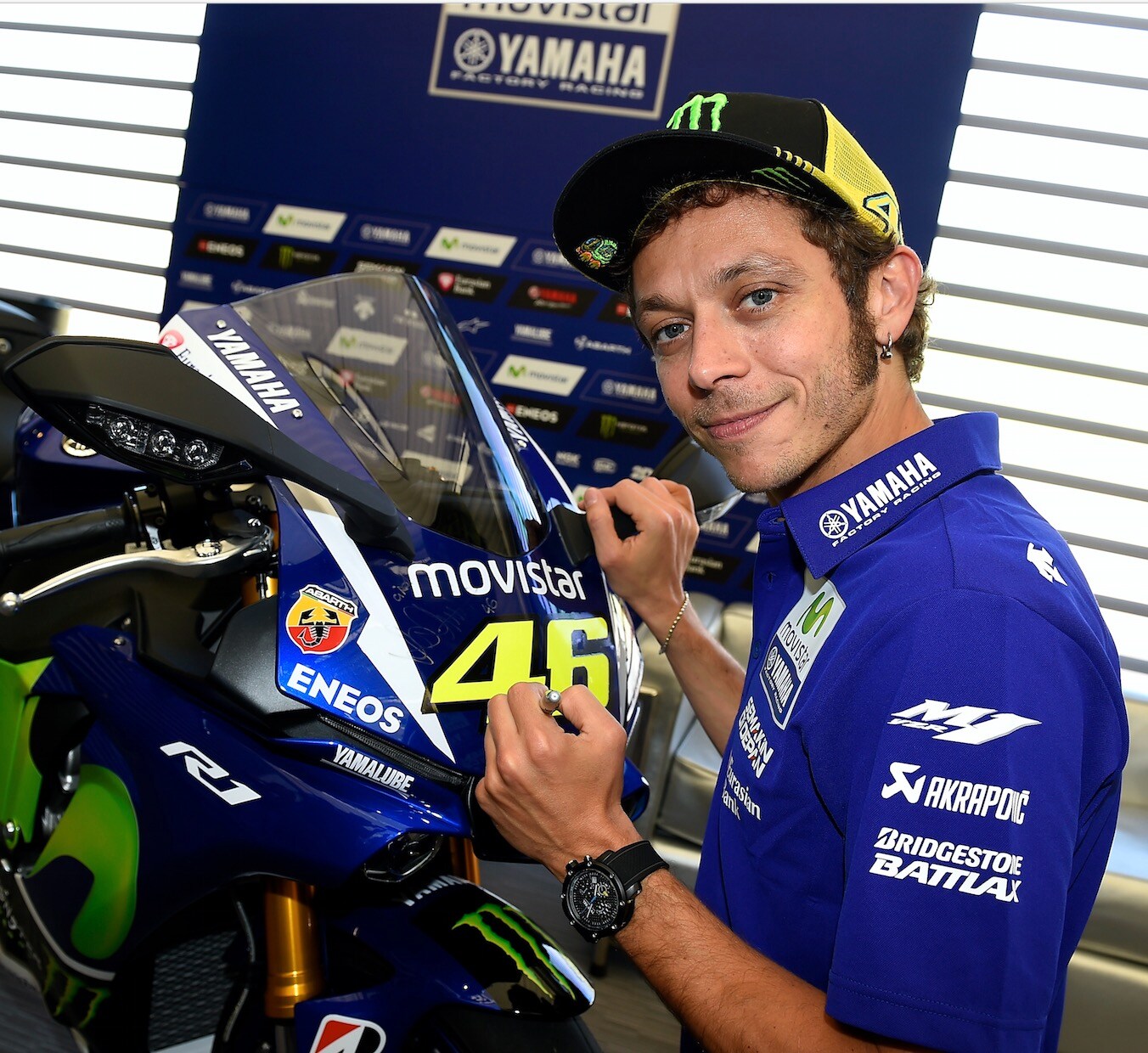 Yamaha R1 firmata da Rossi all'asta per beneficienza