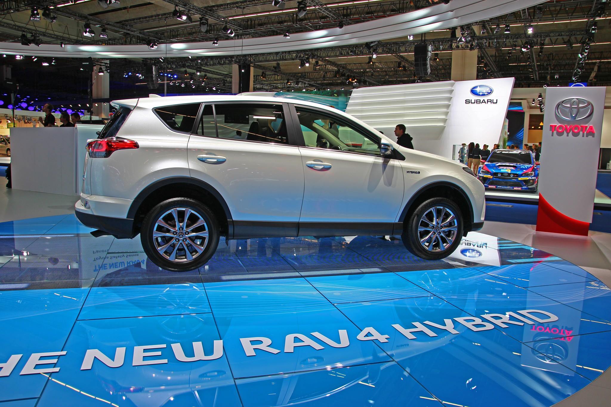 Toyota RAV4 Hybrid, foto e prezzi