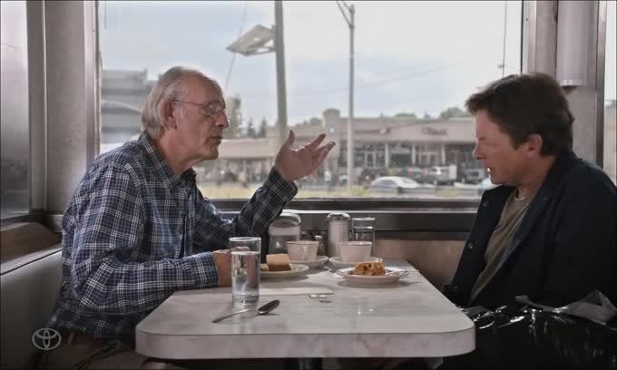 Ritorno al Futuro, il film Toyota con Doc e Marty McFly
