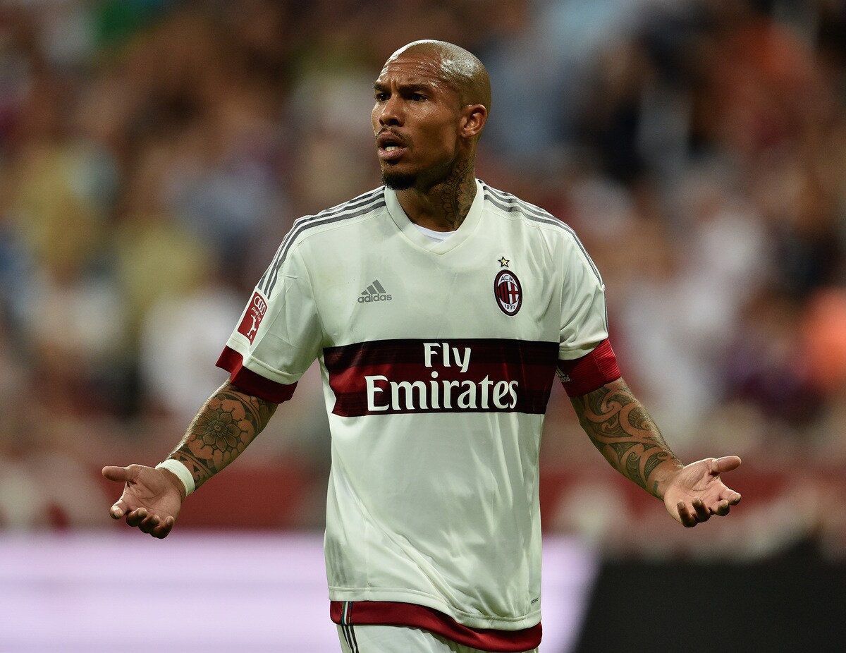 Nigel De Jong sprona il Milan: “Stai calmo e testa alta“