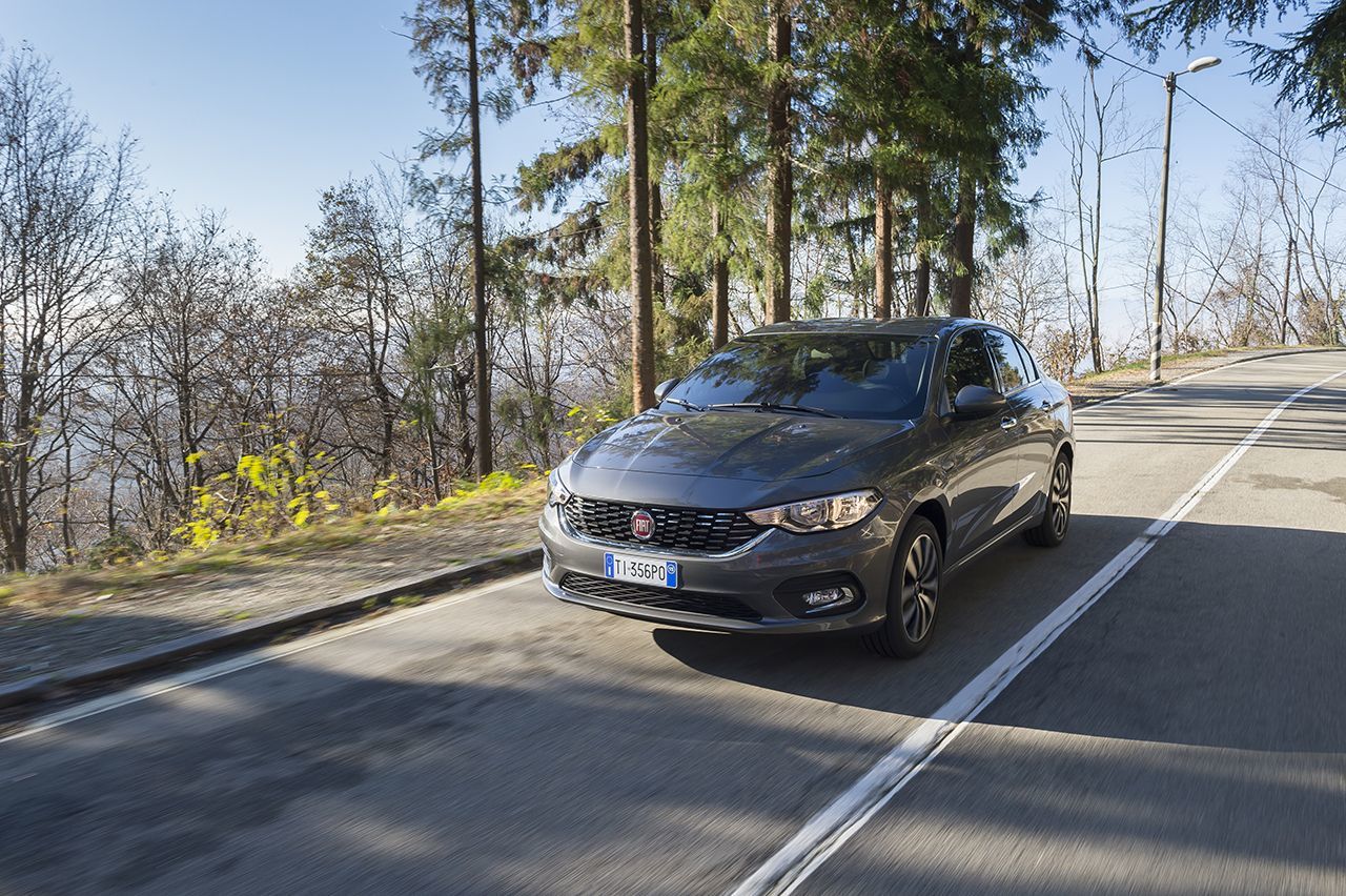 Nuova Fiat Tipo, il video della berlina su strada