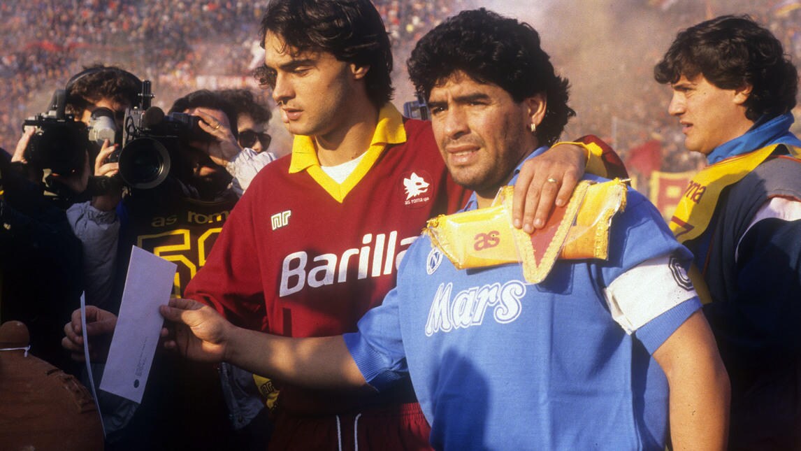 Addio Diego Armando Maradona: le immagini più belle della carriera
