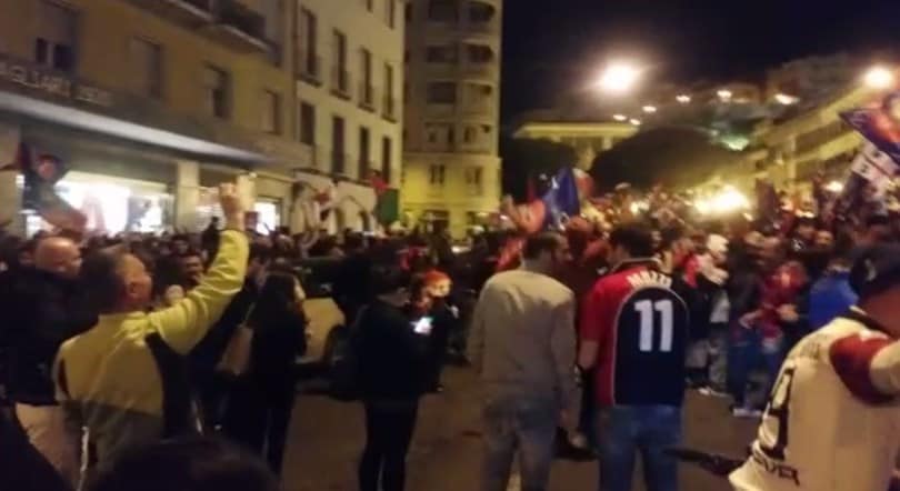 Cagliari in A, che festa in centro per la promozione