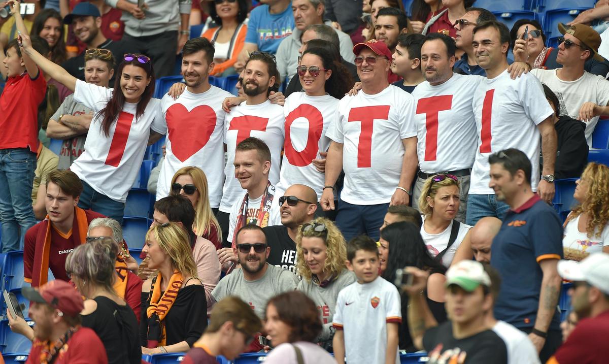 Roma-Chievo, la festa dei tifosi per le 600 di Totti