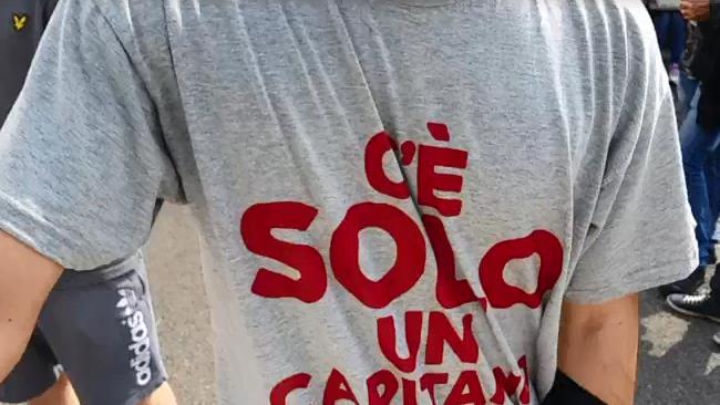 Roma, i tifosi: «Fate dieci anni di contratto a Totti»