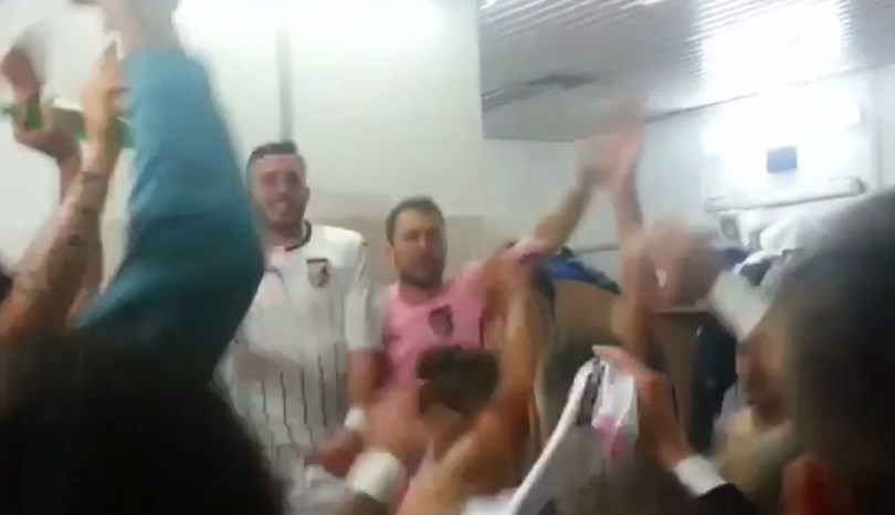 Palermo, festa negli spogliatoi: "Rimaniamo in Serie A"