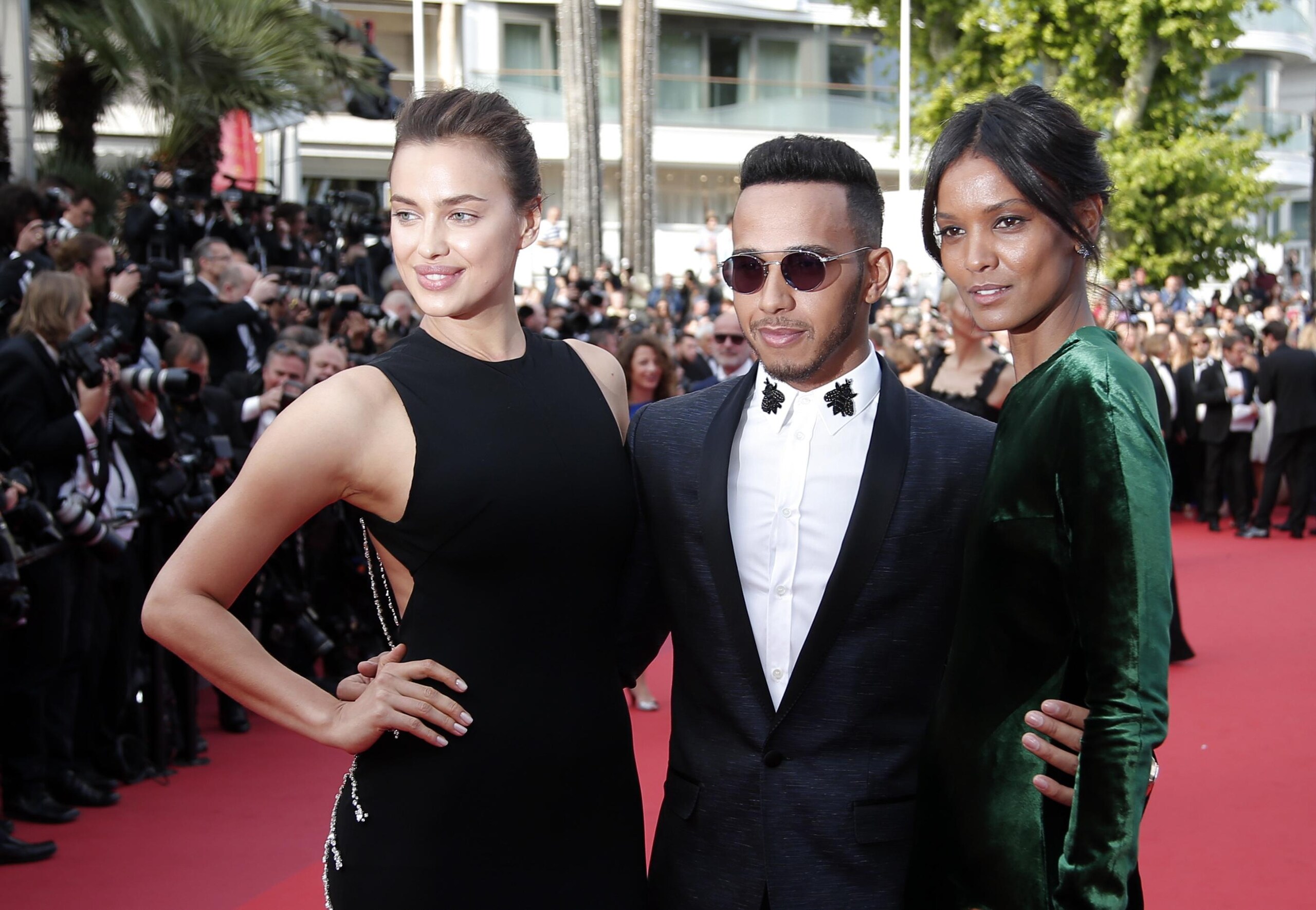 Lewis Hamilton, bella vita con Irina Shayk a Cannes