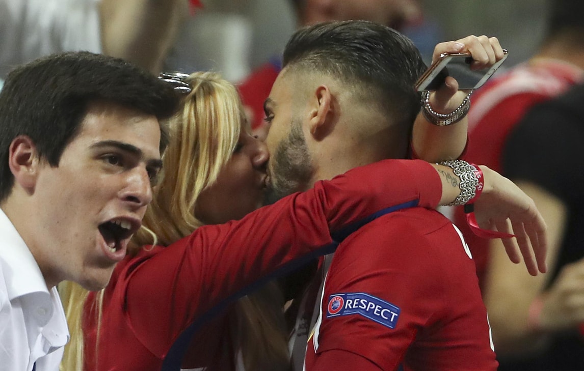 Real-Atletico, Carrasco show a San Siro: segna e corre a baciare la fidanzata