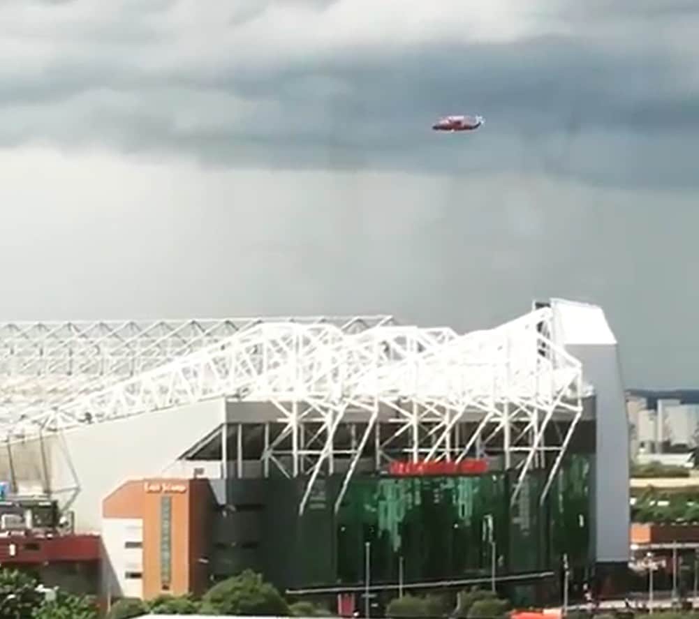 Manchester United, Ibrahimovic arriva in elicottero all'Old Trafford per le visite mediche