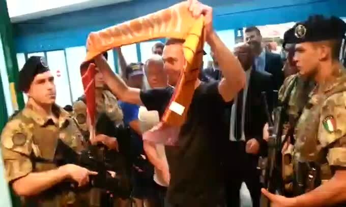 Roma, che accoglienza per Vermaelen a Fiumicino