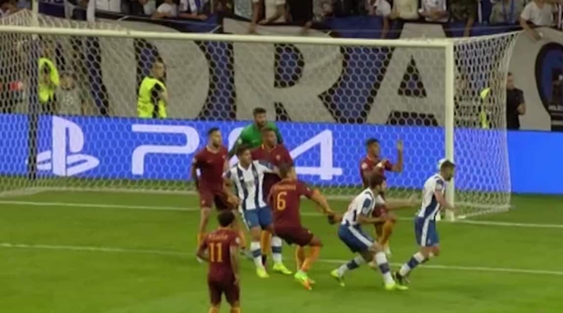 Porto-Roma, l'intervento in area di Emerson Palmieri per il rigore
