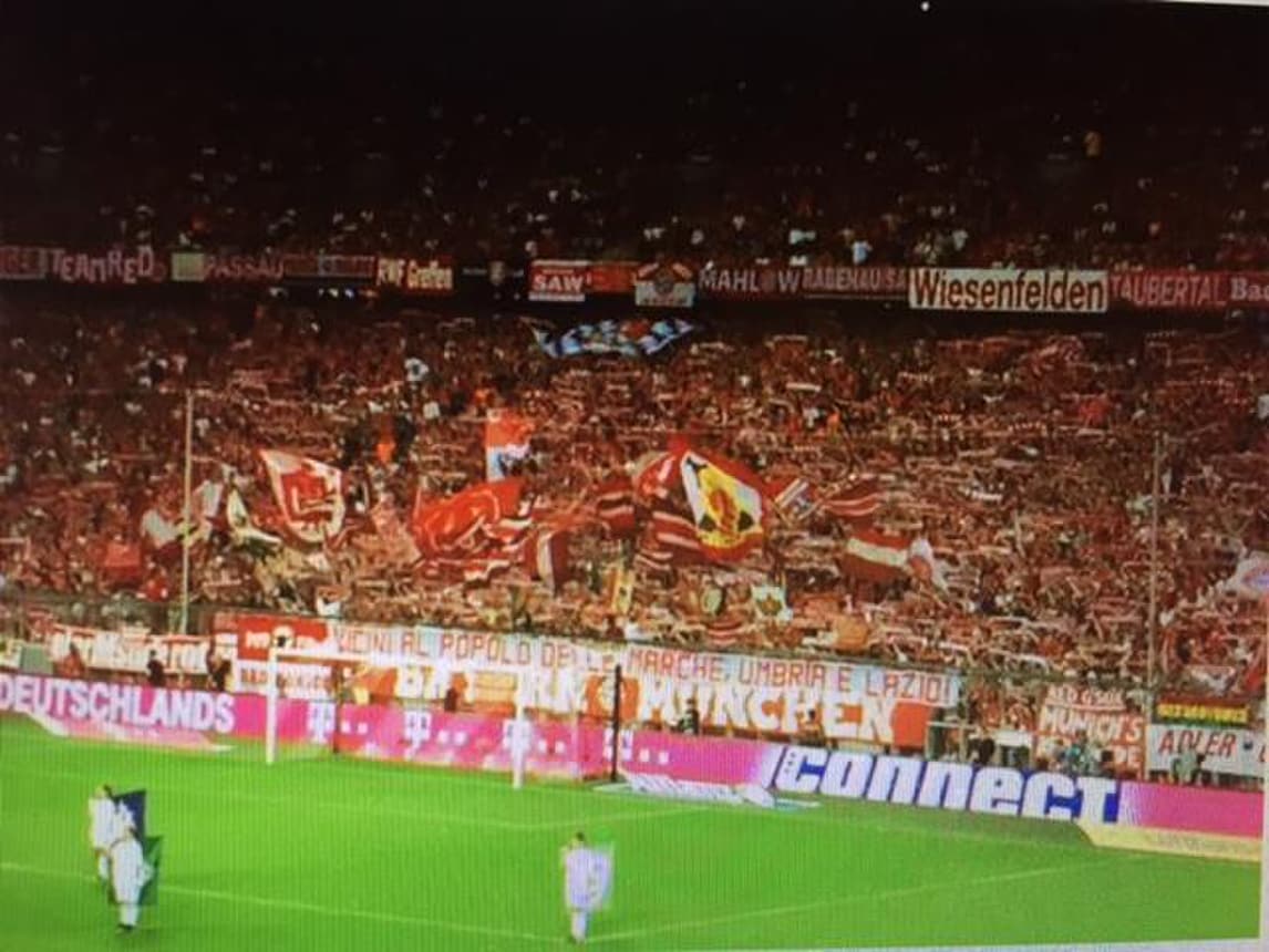 Bayern-Brema, uno striscione per i morti del terremoto