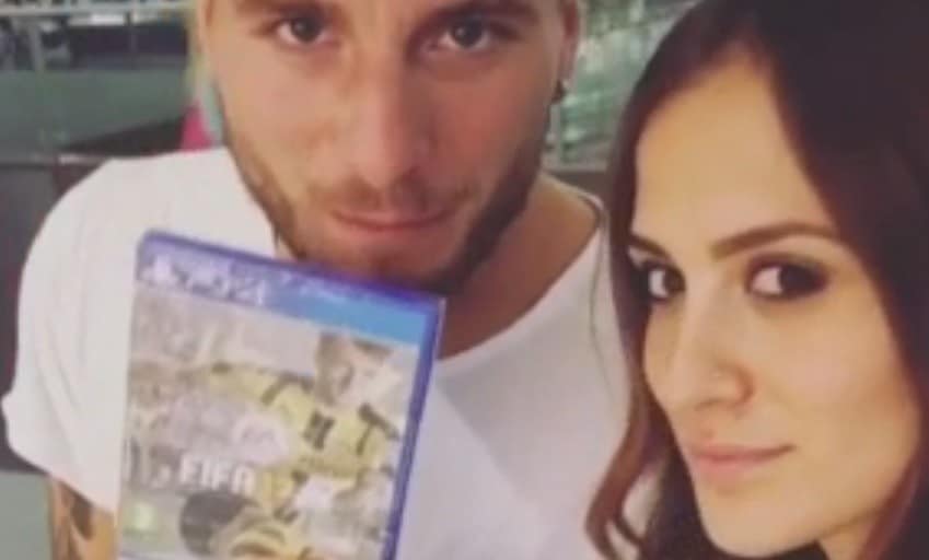 Immobile, passione Playstation e la moglie prova a distrarlo