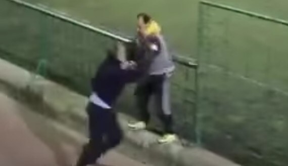 Rissa brutale tra due genitori in Spagna