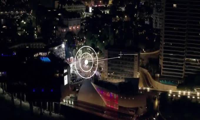 Margot Robbie "elettrizza" le Nissan a Montecarlo